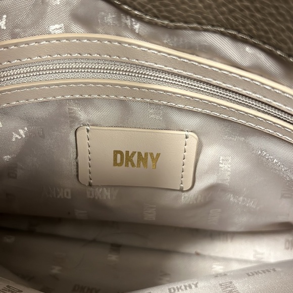 NWOT DKNY Purse - Picture 6 of 12